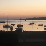 GÎte indépendant dans une villa -Vue et accès direct mer - avec 3 chambres et 3 grandes terrasses
